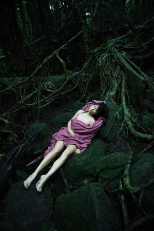 亚洲成人久久综合_高清预告老版国语字幕